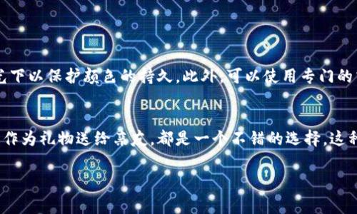 “两个小狐狸钱包”是一个涉及可爱与生动的主题，通常指的是一种以小狐狸形象为设计元素的钱包，这种设计常常吸引年轻人的喜爱。以下是关于“两个小狐狸钱包”的详细介绍。

什么是两个小狐狸钱包？
两个小狐狸钱包，字面意思就是钱包的设计中融入了两个小狐狸的形象。这种钱包通常以其独特的可爱风格和色彩鲜艳的视觉效果而受到欢迎，尤其是在年轻女性及儿童群体中。它通常采用软塑料、帆布或皮革等材料制成，具备良好的耐用性和实用性。

设计理念与文化背景
狐狸在很多文化中都有着丰富的象征意义。在中国文化中，狐狸常常被视为聪明机智的存在，甚至在一些民间故事里，狐狸常常能够化解危机，采用巧妙的方式获得自己想要的东西。因此，设计这样的钱包，不仅是为了视觉上的吸引，更是希望传达出一种聪明、灵巧的生活态度。

两个小狐狸钱包的流行趋势
近年来，随着可爱风格和卡通元素在时尚界的不断流行，各种设计独特的动物形象层出不穷。小狐狸钱包便是其中之一。在社交媒体和电商平台上，这种钱包常常成为年轻人追逐的时尚单品。很多时尚博主与网红也纷纷展示自己的小狐狸钱包，这一现象进一步推动了它的流行。

功能与实用性
尽管两个小狐狸钱包在设计上十分可爱，但它们同样具备优秀的实用性。通常来说，这类钱包内设有多个卡槽，可以轻松容纳信用卡、身份卡等。此外，还有专门存放现金的区域，确保使用者的财物安全。一些钱包还有独特的小拉链设计，可以放置零钱或其他小物件。

适合的目标消费群体
两个小狐狸钱包的目标消费群体主要包括年轻女性和儿童。这类钱包的可爱设计与其独特的风格深受女孩们的喜爱，尤其是在学生或年轻工作族中，不仅是日常使用，更是体现个人品味与风格的一种方式。同时，家长们也非常乐意为自己的孩子选择这样可爱的钱包，以帮助培养他们的金钱观念。

如何选购？
在选购两个小狐狸钱包时，需要考虑几个要素：
ul
li材料：选择高质量的材料，可以确保钱包的耐用性。/li
li设计：选择符合自己风格的钱包，能增加个人魅力。/li
li功能性：最好具备多个卡槽和现金区域，以便于使用。/li
li价格：合理的价格率与钱包的设计和功能搭配，确保购买的性价比高。/li
/ul

如何保养钱包？
使用小狐狸钱包时，适当的保养能够延长它的使用寿命。例如，定期清理钱包内部的杂物，避免卡片刮擦或磨损，同时，避免钱包长时间暴露在阳光下以保护颜色的持久。此外，可以使用专门的清洁剂来保护表面，使钱包始终保持良好状态。

总结
两个小狐狸钱包，不仅仅是一个简单的商品，它承载着可爱的设计理念与文化象征，同时也是当代时尚与实用的完美结合。无论是自己使用，还是作为礼物送给亲友，都是一个不错的选择。这种钱包的流行，更是年轻人对生活方式与品味的追求体现。在这个快节奏的生活中，找到一种可以彰显个性的小物件，总能为生活增添一抹亮色...

钱包,小狐狸,时尚,可爱/guanjianci